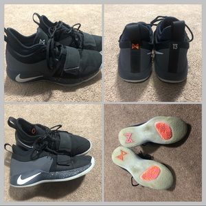 Men’s basketball shoes